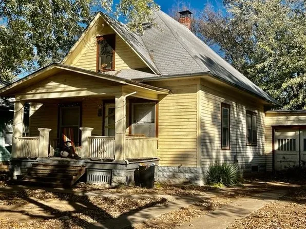 1012 Stewart St, Winfield, KS 67156