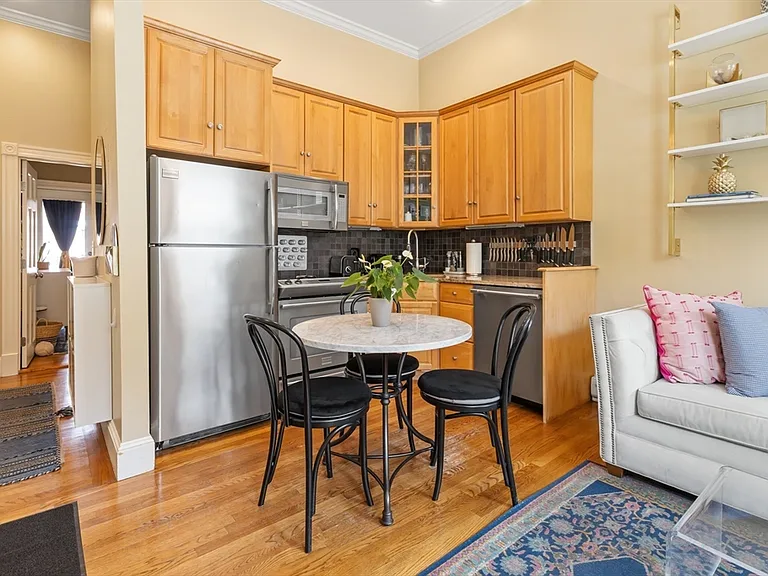 31 Hanson St #3 — Photo 6