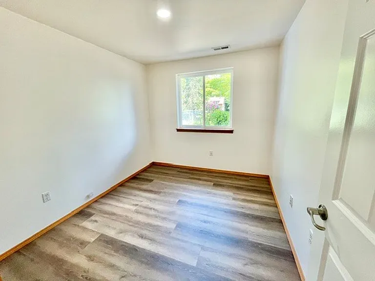 5912 Shaffer Ave S — Photo 11