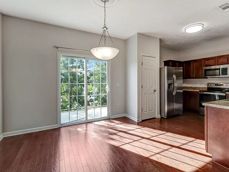 8103 Valley Oak Dr — Photo 15