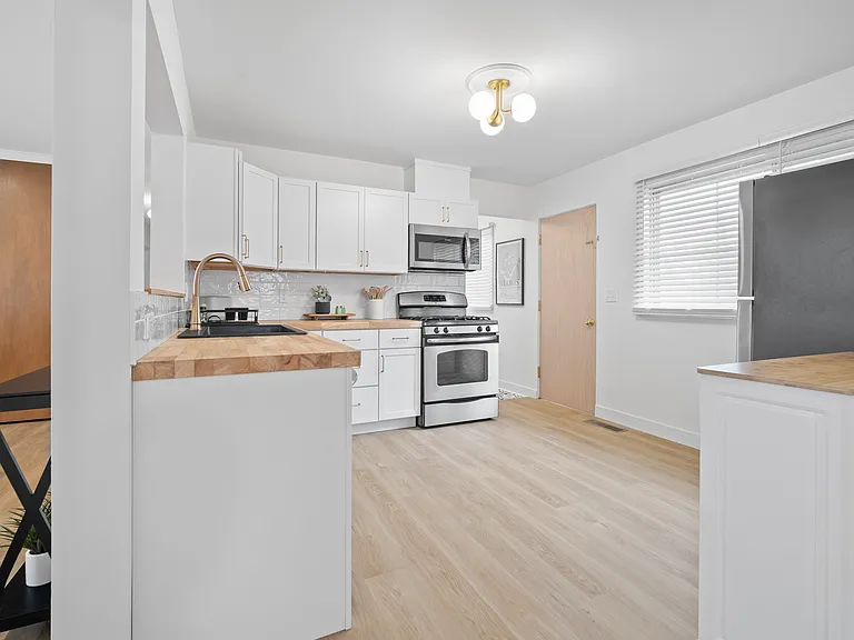 1105 Julienne Dr — Photo 5