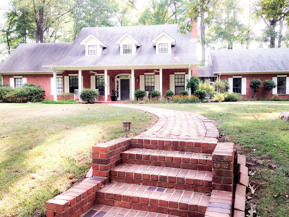 1st image of 110 Woodstock Dr