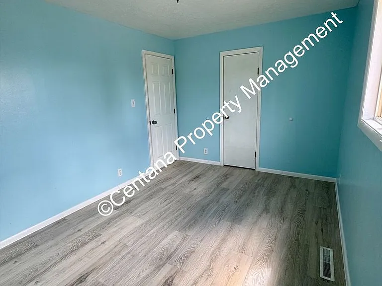 1640 Sampson St — Photo 6