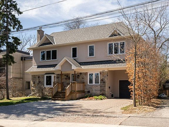 3rd image of 124 Scarboro Cres