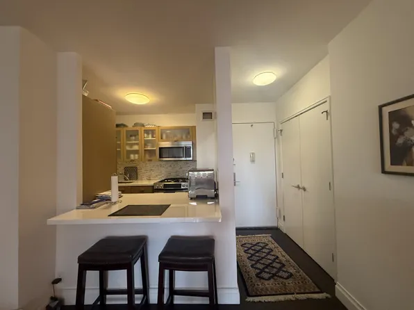 212 East 47th Street image 1 of 5