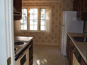 2nd image of 53 Colonial Sq