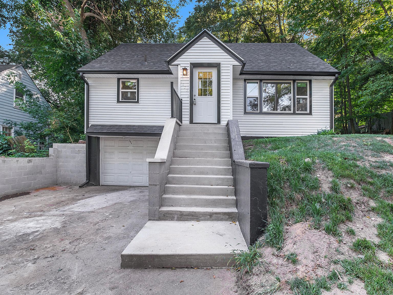 1425 Alamo Ave Kalamazoo Mi 49006 Zillow 1425 Alamo Ave Kalamazoo Mi 49006 Zillow