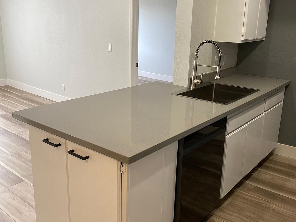 newly remodeled 2 bedroom kitchen