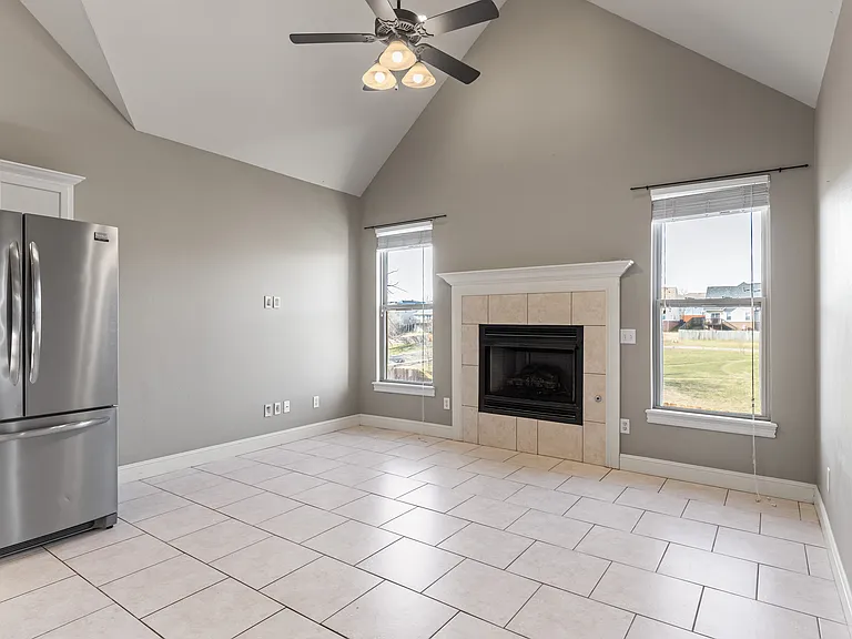 1501 NE Dysart Woods Ln — Photo 10