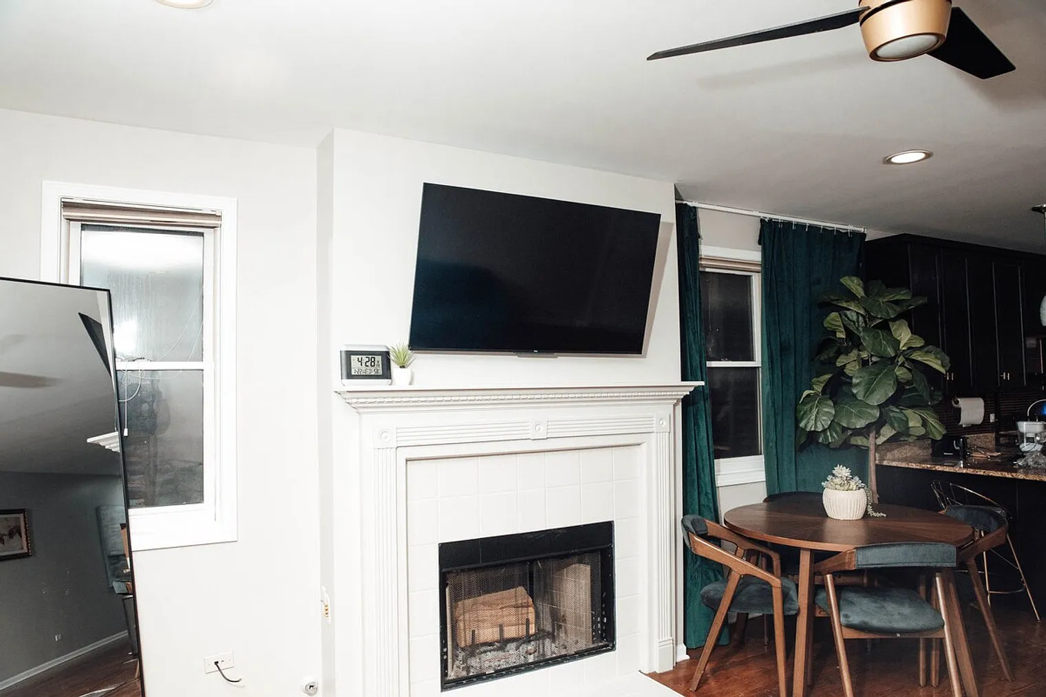 3 bed, 2.0 bath, 1194 sqft, $3,358 — Photo 2