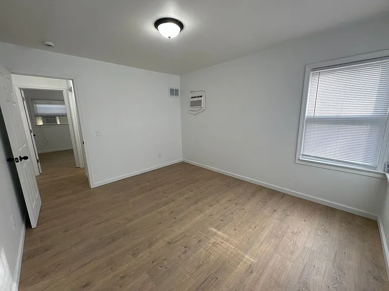 2708 Trimble St — Photo 17
