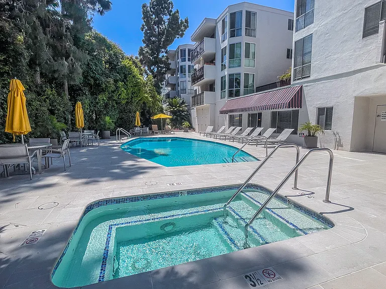 8530 Holloway Dr #102 — Photo 11