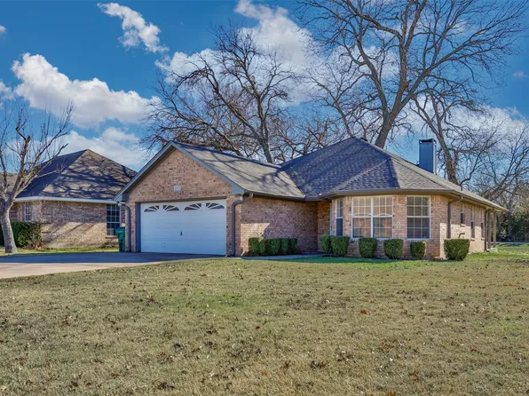 1714 Windsor Dr, Gainesville, TX 76240