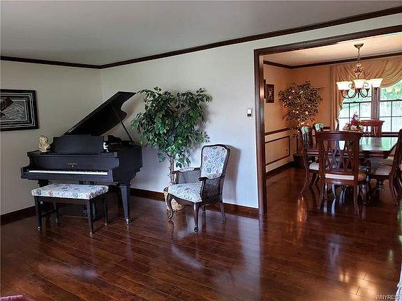 4th image of 937 Castlebar Dr