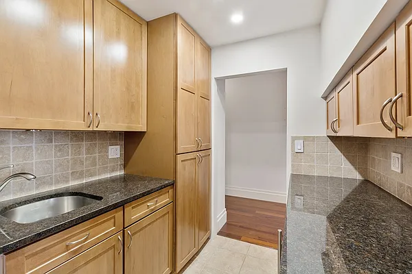 Sold by City Connections Realty | media 8