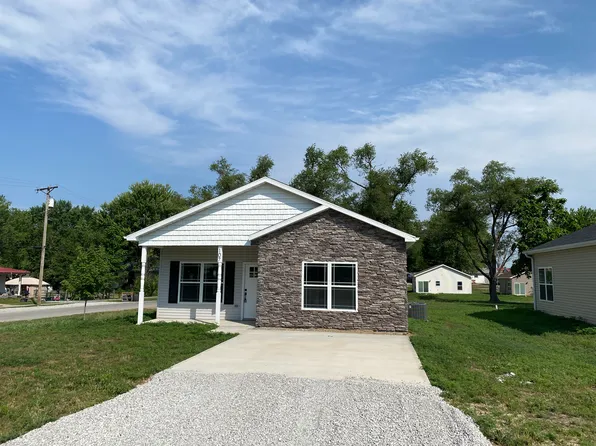 107 S Saint Charles St, Windsor, MO 65360