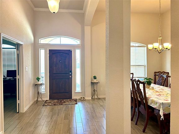 3rd image of 2713 Wardford Way
