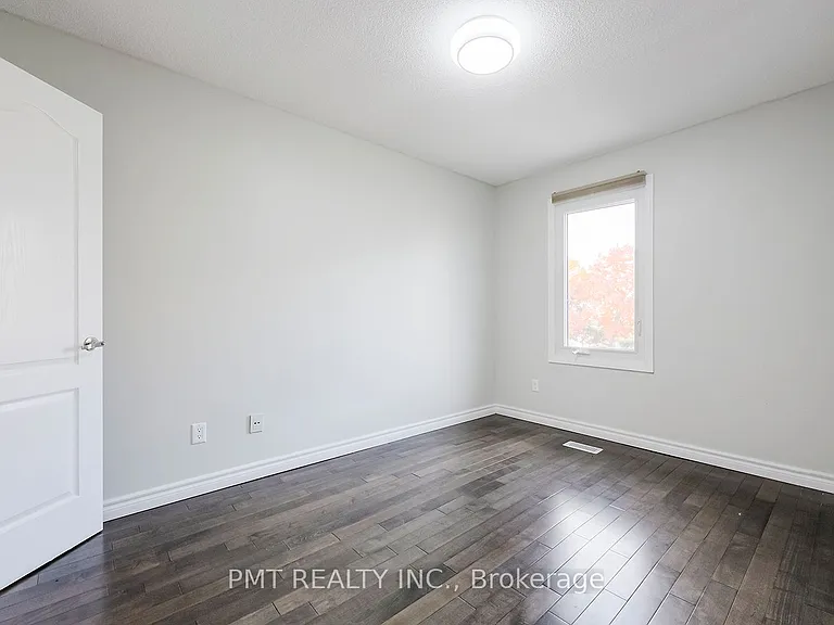 26 Granada Cres — Photo 23
