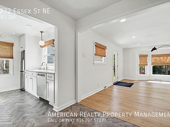5th image of 3272 Essex St NE