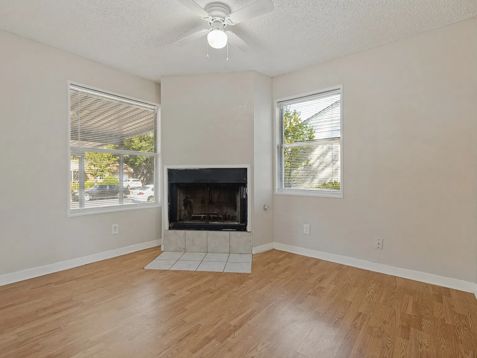2 bed, 1077 sqft, $1,800 — Photo 1