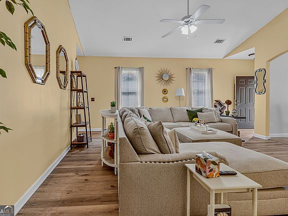 4th image of 230 River Meadow Dr