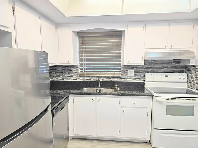2737 Emory Dr E #D — Photo 3
