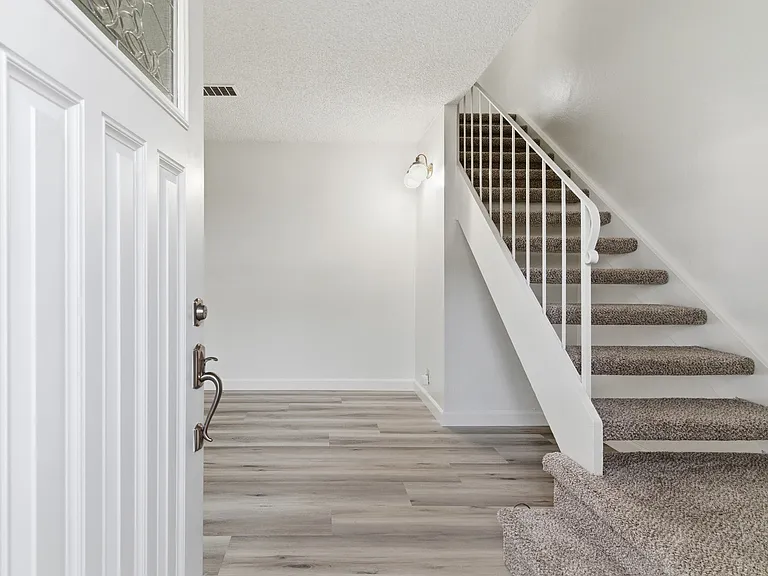 3194 Pawnee Way — Photo 4
