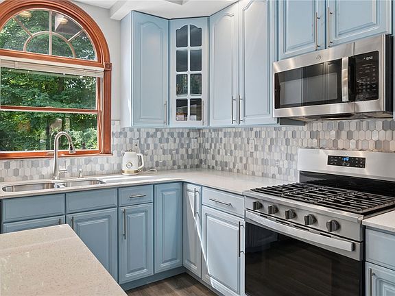 4th image of 610 Kingfred Dr