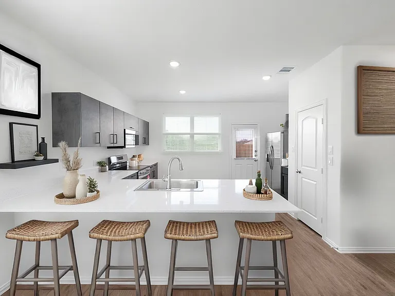 313 Woodlands Blvd — Photo 5