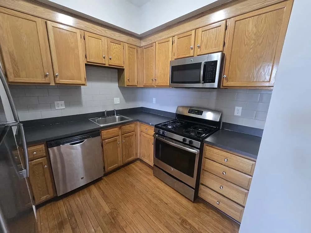 Building Photo - 28 E Grand Ave #1B
