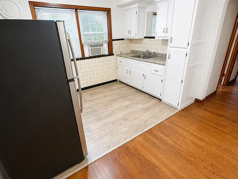 4936 Winona Ave #2E — Photo 9