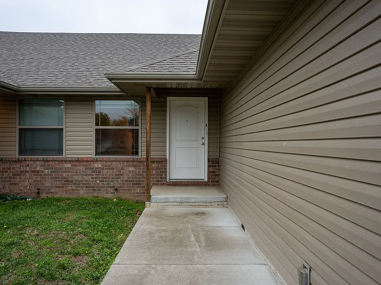 5468 S Main St — Photo 3