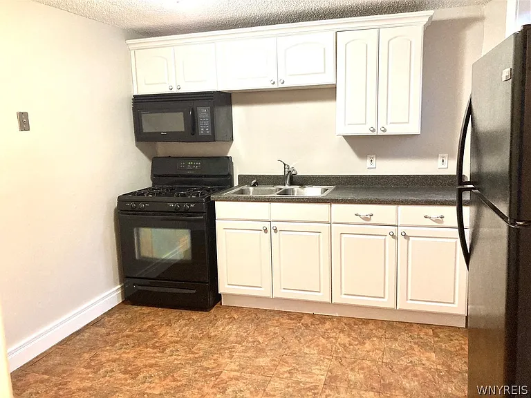 294 S Elmwood Ave #4 — Photo 8