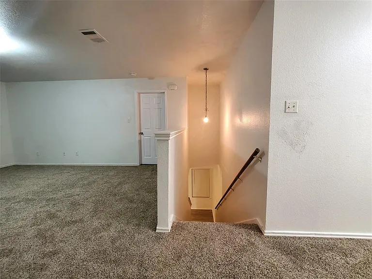 17909 Maxa Dr — Photo 8
