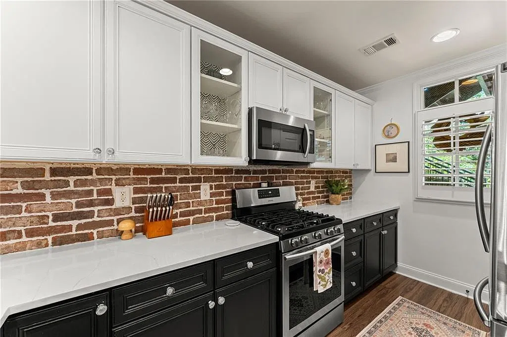 2 bed, 2.0 bath, 1293 sqft, $3,700 — Photo 3