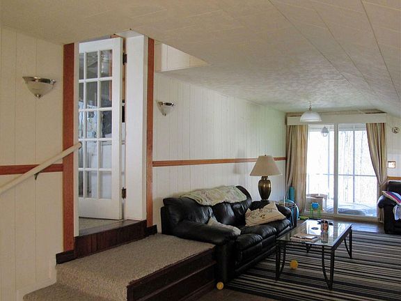 2nd image of 84 Woodsboro Dr