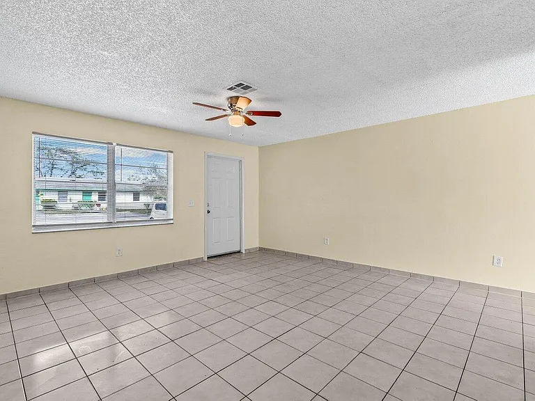 4863 Gulfstream Rd — Photo 4