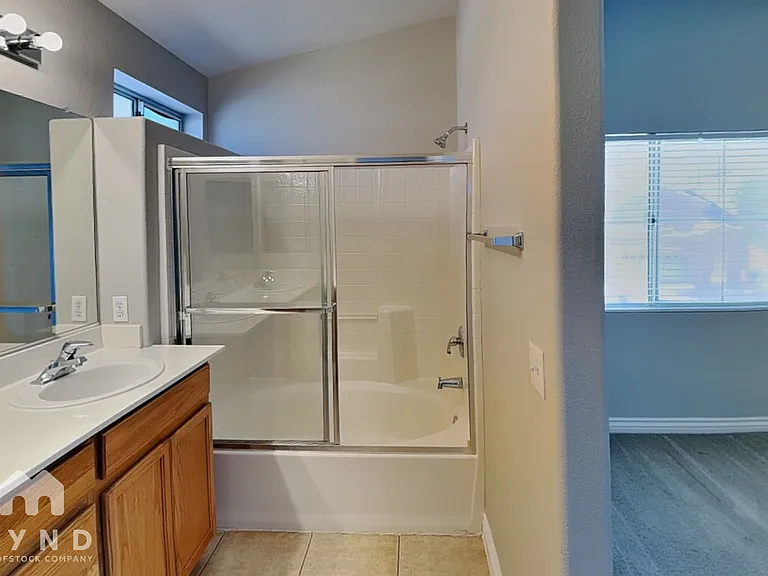 695 Emerald City Ave — Photo 10