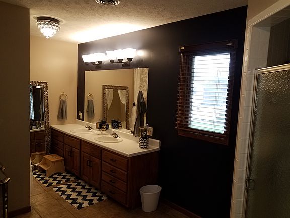 Upstairs Full Master Bath