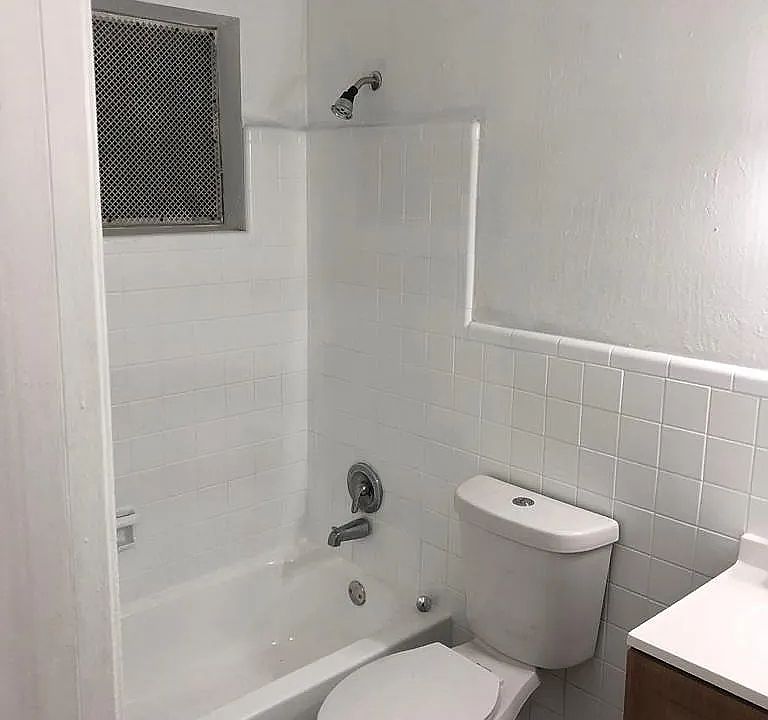 1st image of 160 NW 15th Pl