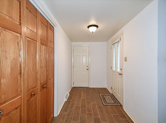 3rd image of 23002 Lakeshore Dr