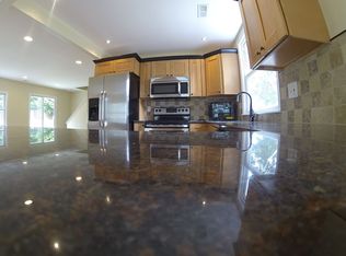 48 Rocky Pool Ln, Levittown, PA 19055