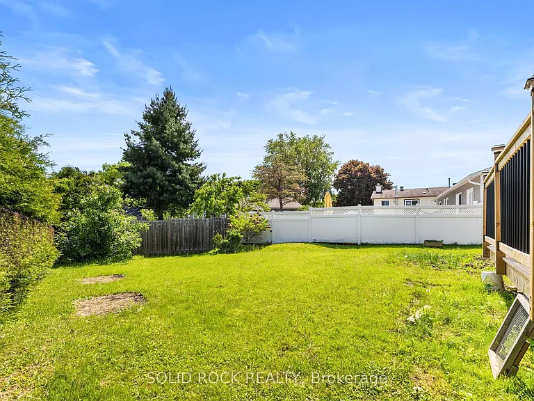 1631 Charbonneau St — Photo 38
