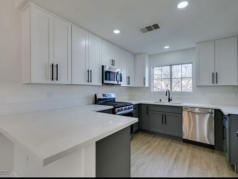 10525 Autumn Pine Ave #203 — Photo 7