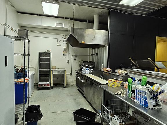 5th image of 427 N Broadway St