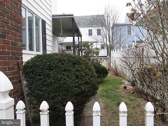 2nd image of 432 W Oak St