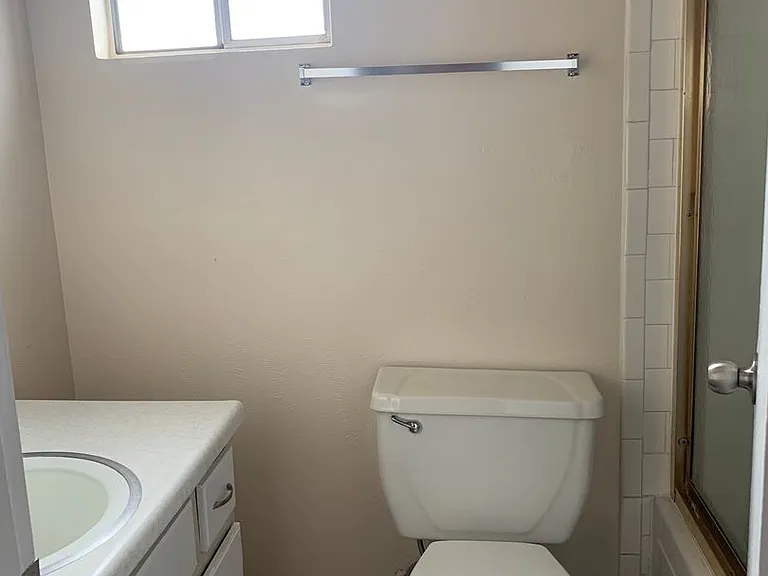 517 Vermont St NE — Photo 17