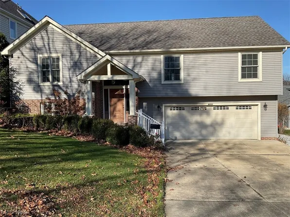 8353 Harbor Dr, Mentor, OH 44060