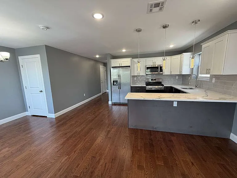 225 S 9th St #2A — Photo 2