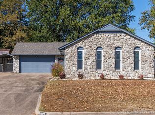 401 N Chambers Trl, Claremore, OK 74017